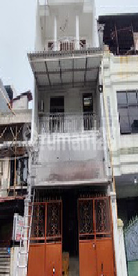 Ruko 3 Lantai.. Cocok Untuk Usaha. Area Ramai Ruko 3 Lantai.. Cocok Untuk Usaha. Area Ramai