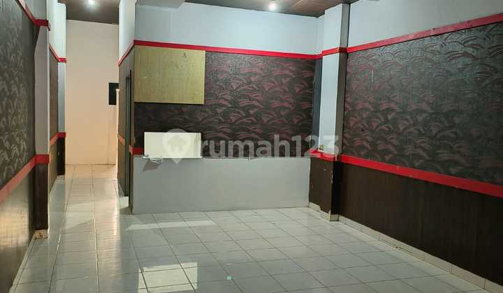 Area Komersil Ruko 3½ Lantai. Hadap Timur. Pinggir Jalan.