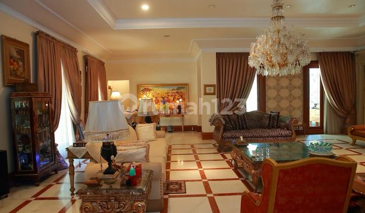 Premier. Rumah Mewah Menteng. Luas Tanah 1100m².  2
