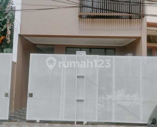 Modern Minimalist House. Size 7x25. 4 Floors.