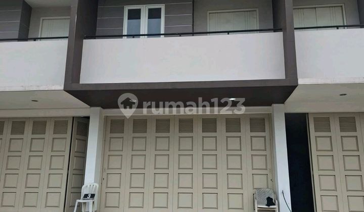 Jatinegara. Ruko Bangunan Baru 3½ Lantai. Lokasi Strategis
