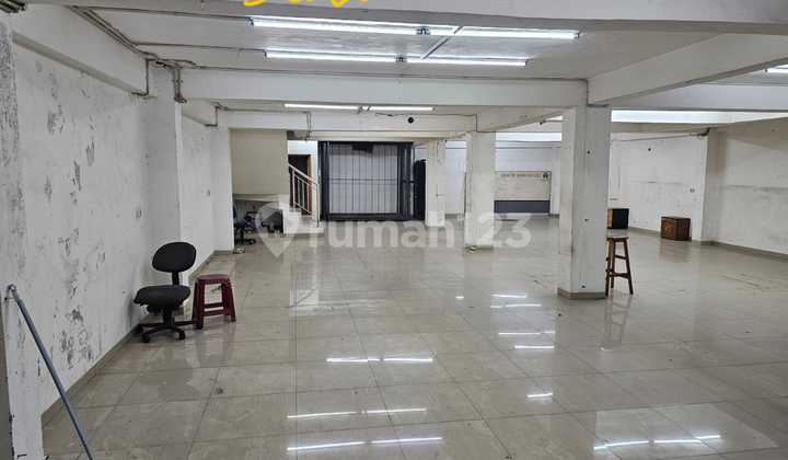 2 ½-Story Shop House. Goods Lift Available. Ready for Use. 2