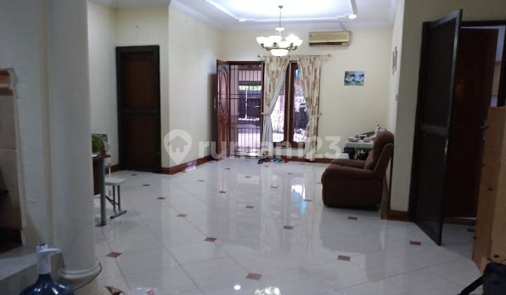 Jual/Sewa. Rumah Luas Bangunan 200M. bisa untuk Tinggal N Usaha 2