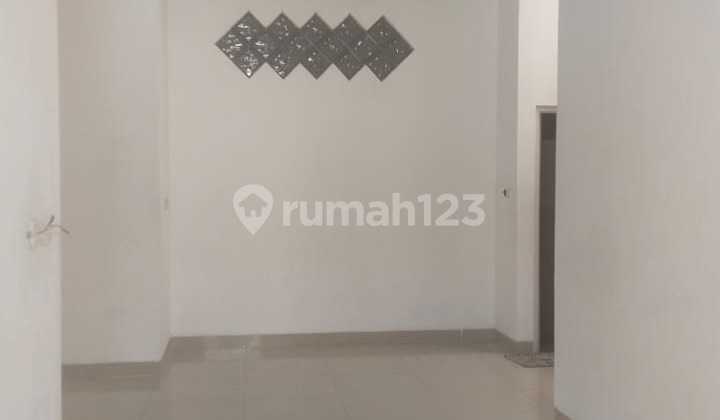 Disewakan Rumah Kelapa Gading. 2 Lantai Siap Huni. Hadap Utara 2