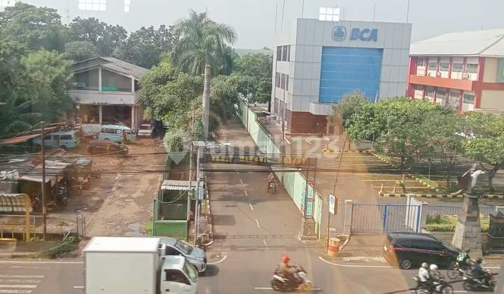 For Sale/ Rent 3-Unit Row Shop/ Mini Building. Prime Area. 2