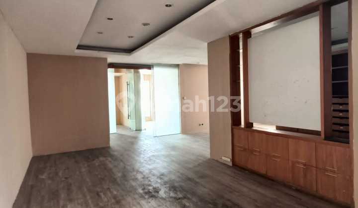 Wide House Suitable for Business. Office. Warehouse