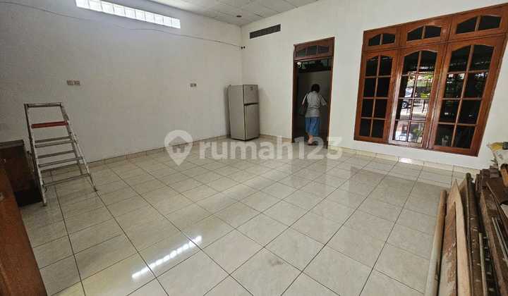 Tanjung Priok. Rumah untuk Usaha. Akses Jalan Lebar.