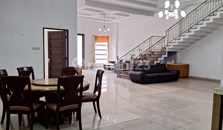 Sunter. Luxury House. 3 Floors. Semi-Furnished. 2