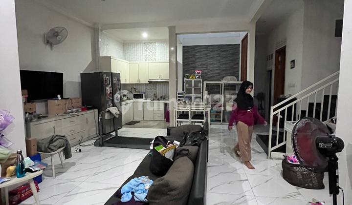 Rumah Minimalis Modern. 2 Lantai. Lokasi Strategis. Rumah Minimalis Modern. 2 Lantai. Lokasi Strategis.