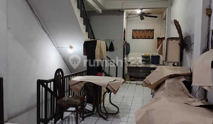 Mas Mansyur. 3½ Story Shop House. Main Road 2