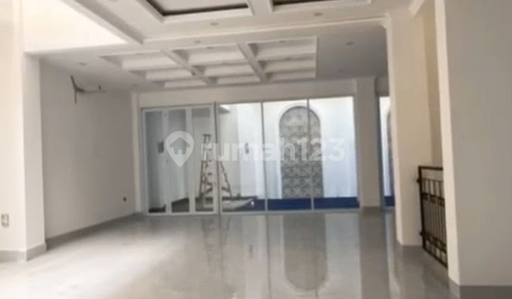 5-Story Luxury House. Includes Elevator and Swimming Pool