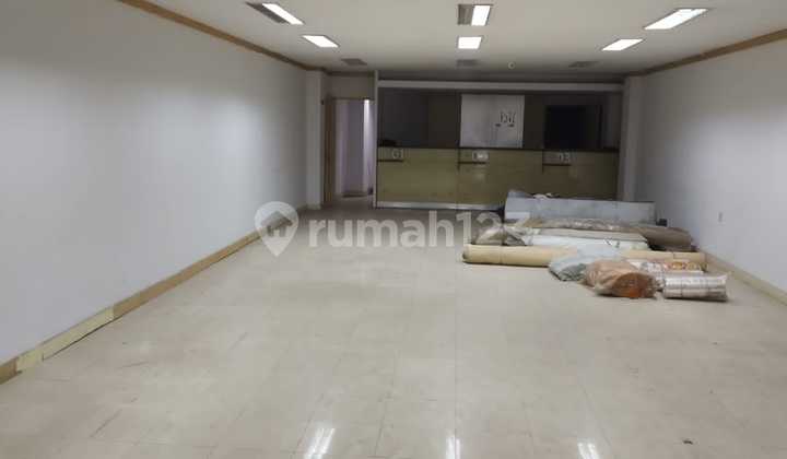 Pasar Baru Shop House. Commercial Location. 6x40 Size, 3-Storey Building.