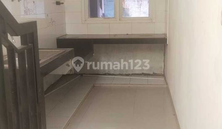 Disewakan Rumah Kelapa Gading. 2 Lantai Siap Huni. Hadap Utara