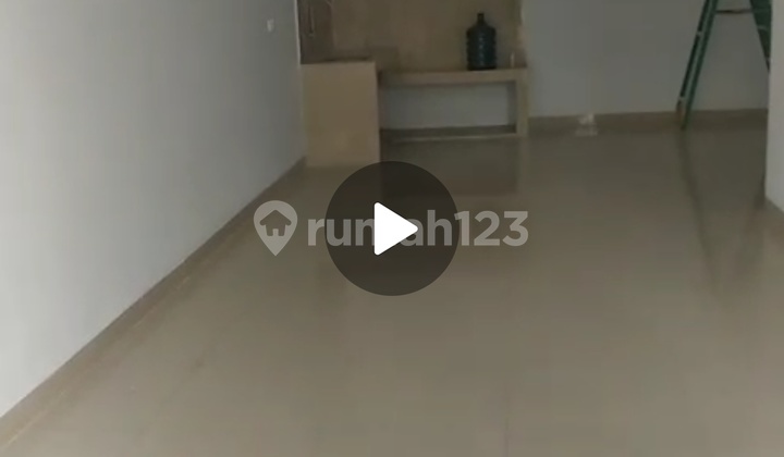 Bangunan .Baru Modern Minimalis. 3.5 Lantai. Hadap Selatan. 2