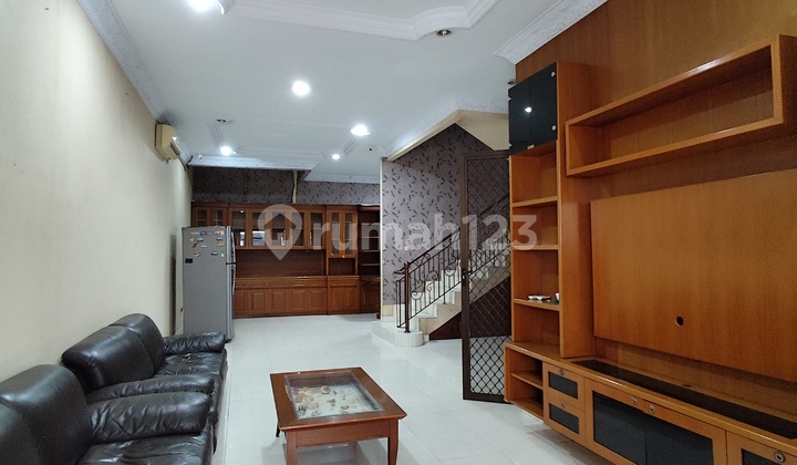 Sunter Agung Barat. 2½ Story House. Size 7X17. Furnished. 2