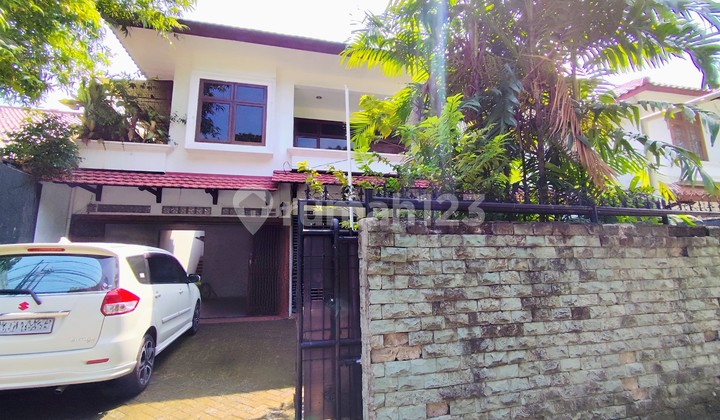 Hang Jebat. Rumah 2 Lantai. Uk 15.9X21. bisa Ut Usaha.