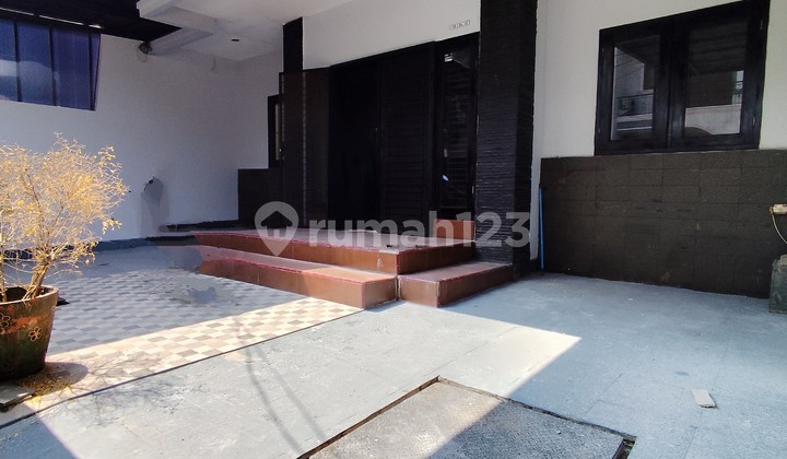 For sale/rent Ready-to-Occupy House. Land area 162m². 2 Floors. Northwest Facing.