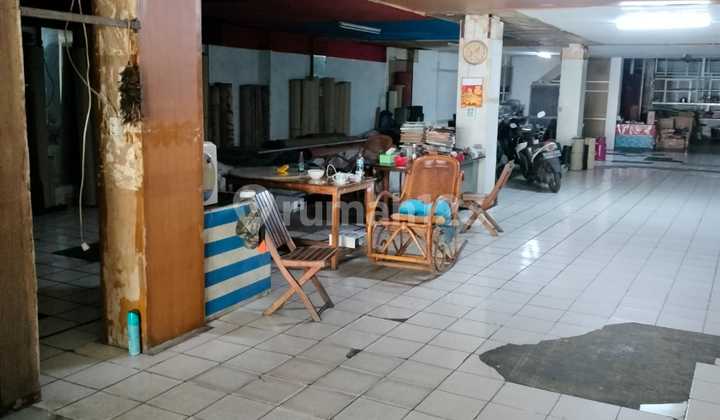 Central Jakarta. 3-Storey Shophouse. Commercial Area. 2