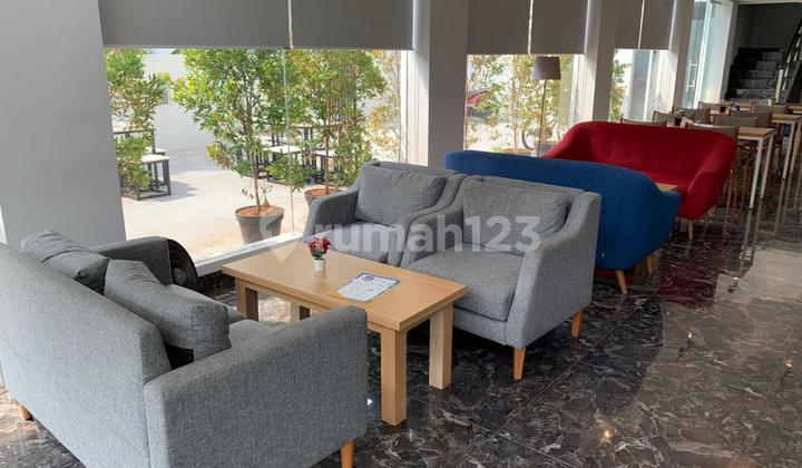 Pluit. Gedung untuk Perkantoran. Cafe.