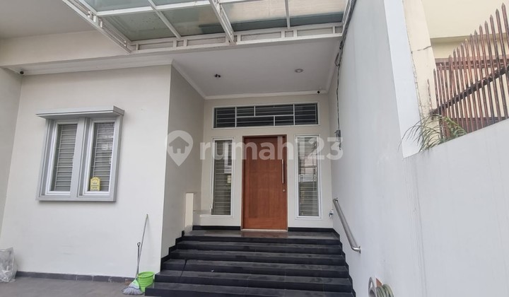 Jual/sewa Rumah Sunter. Bagus Siap Huni. Uk. 7x20. 3 Lantai Jual/sewa Rumah Sunter. Bagus Siap Huni. Uk. 7x20. 3 Lantai