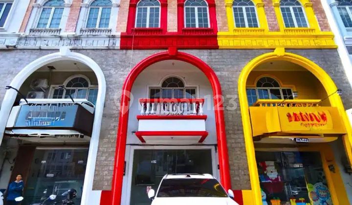 Ruko 3 Lantai Hadap Jl Raya, Siap Pakai, Lokasi Dekat Mall Sms di Gading Serpong