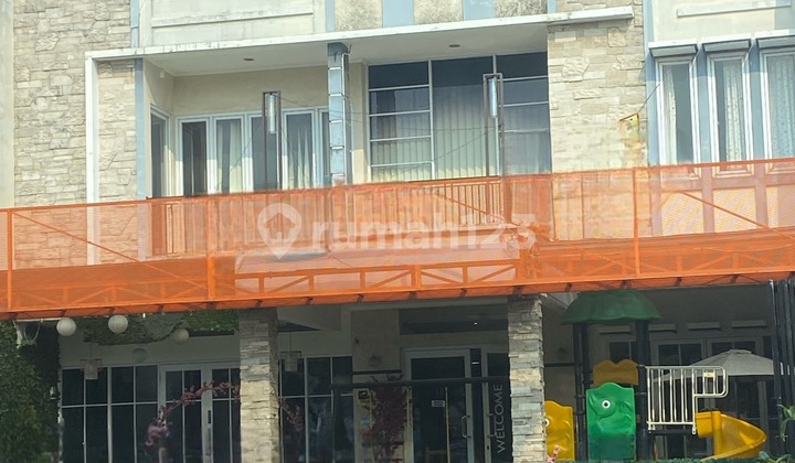 For Rent: Ex-Cafe Playground House, Strategic Location Near School, Facing Main Road in Gading Serpong