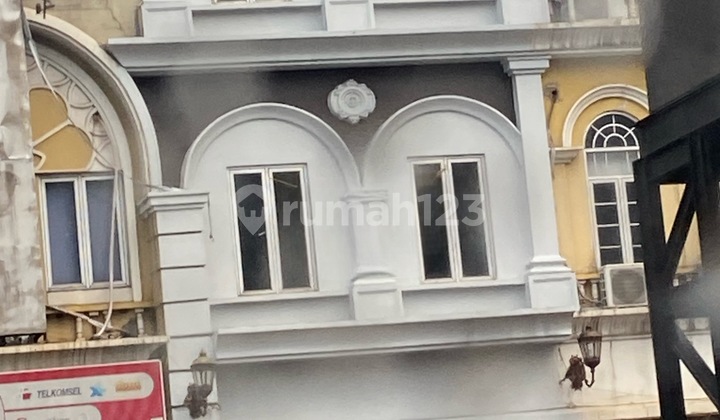 For Rent: Mendrisio Gading Serpong 3-Story Shop House Facing Main Road, Renovated, Ready to Use