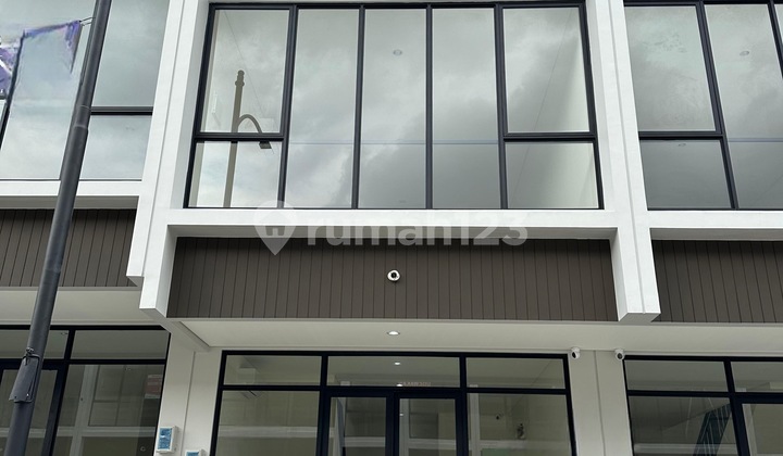 Shop House in Gading Serpong Brand New Ready to Use in the City Center of the Bustling Area Shop House in Gading Serpong Brand New Ready to Use in the City Center of the Bustling Area
