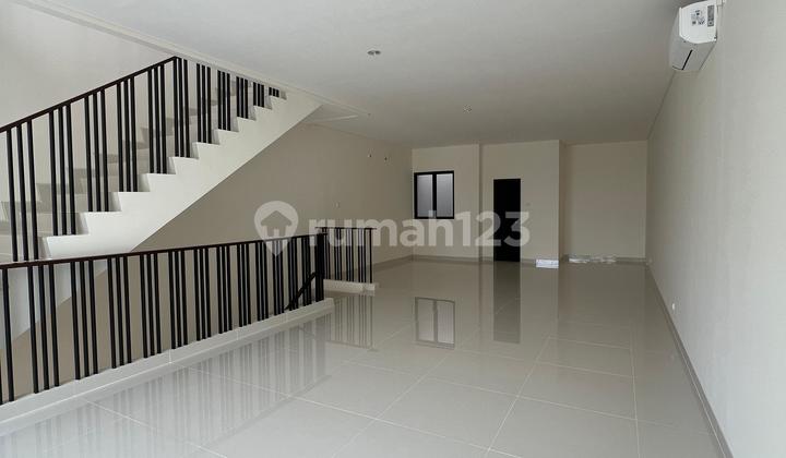 3-Story Shop House for Rent Ready to Occupy Facing Main Road in Gading Serpong 2
