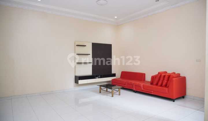 Termurah Baru Renovasi Full Furnish Siap Huni, Rumah, 3 Lantai 1