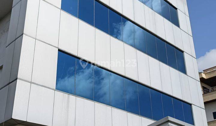 Gedung Usaha dan Perkantoran Pusat Kota siap Pakai  1