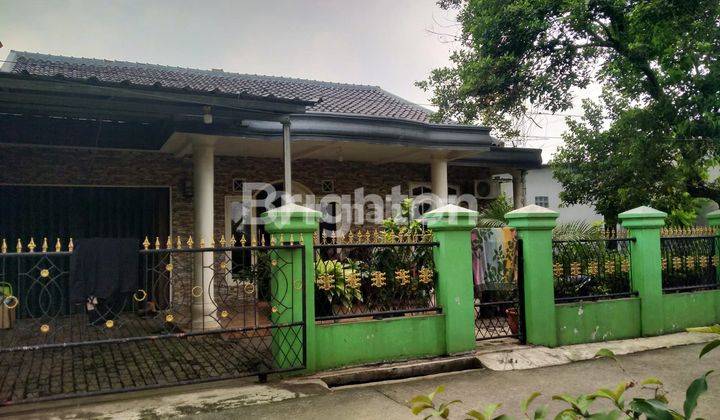 RUMAH + KONTRAKAN 5 PINTU DI 1