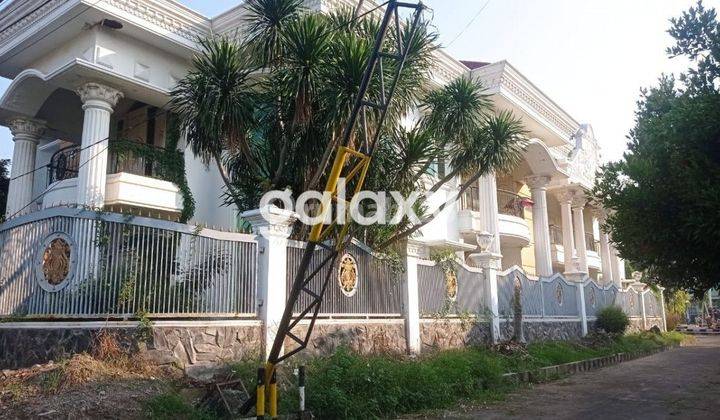 Rumah Mewah Bergaya Klasik Di Pondok Jati Sidoarjo 2