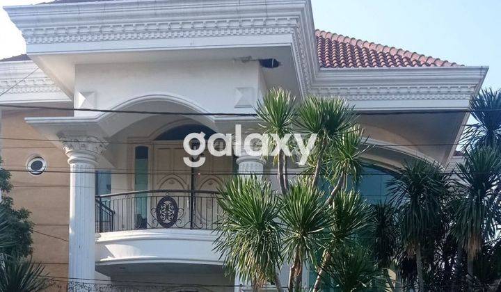 Rumah Mewah Bergaya Klasik Di Pondok Jati Sidoarjo 1