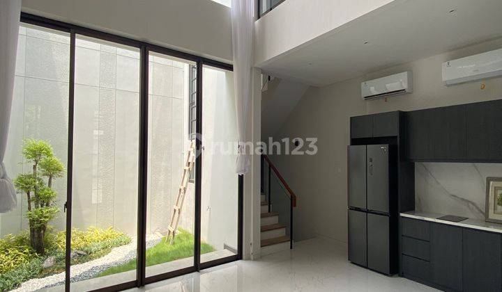 Rumah Baru 3 Lantai Semi Furnished Di Pantai Mutiara 1