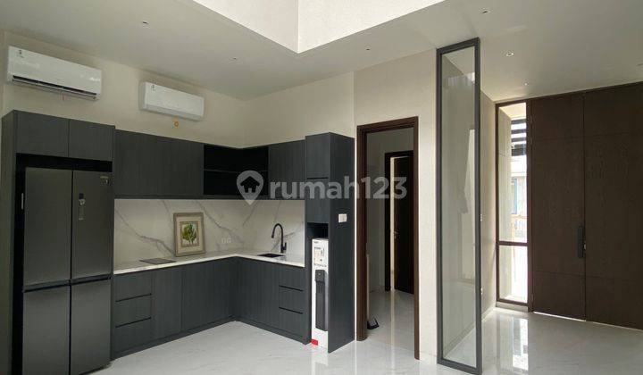 Rumah Baru 3 Lantai Semi Furnished Di Pantai Mutiara 2