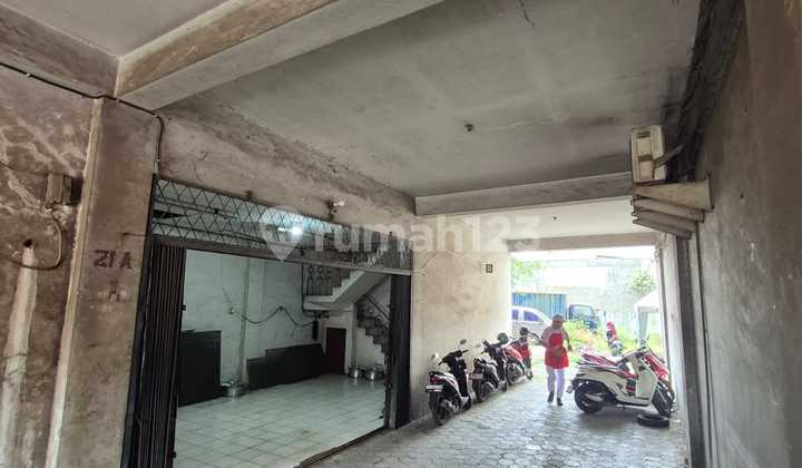 Strategic Shop House by the Side of Joglo Main Road, West Jakarta 2