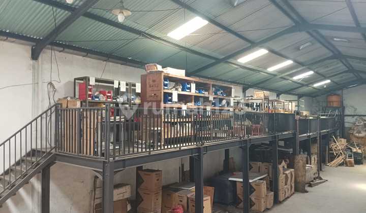 Good Location Warehouse, Wide Front Road with 1/2 Mezzanine Floor + Office + Toilet + Bathroom Good Location Warehouse, Wide Front Road with 1/2 Mezzanine Floor + Office + Toilet + Bathroom