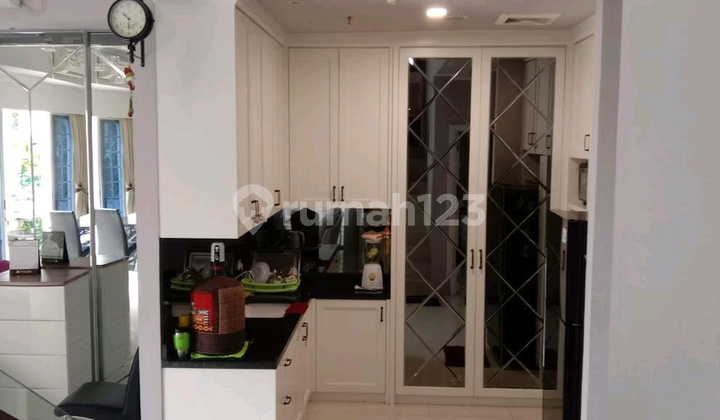 Apartemen 2 Kamar Tidur 2 Lantai Furnished Bagus Luas 165m2 2