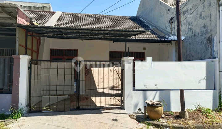 House, 1 Floor, SHM, Near Health Facilities & University
