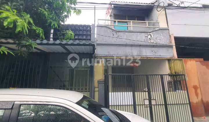 Rumah 2 Lantai Lokasi Strategis Dekat Akses Bus Surabaya Terpasang Pgn