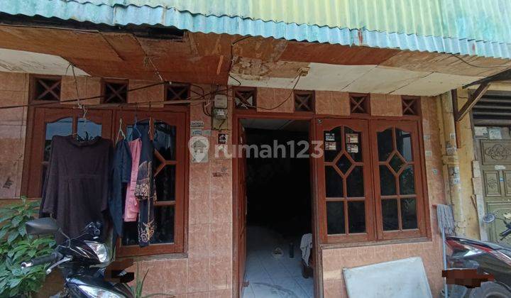 dijual rumah dipinngir gang cocok untuk dijadikan kos kosan,, lokasi strategis yg di hitung hanya nilai tanah 1