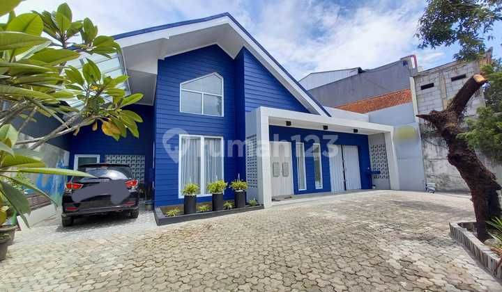 FOR RENT: Strategic Main Road House, Buah Batu Wing, Buah Batu Karawitan FOR RENT: Strategic Main Road House, Buah Batu Wing, Buah Batu Karawitan
