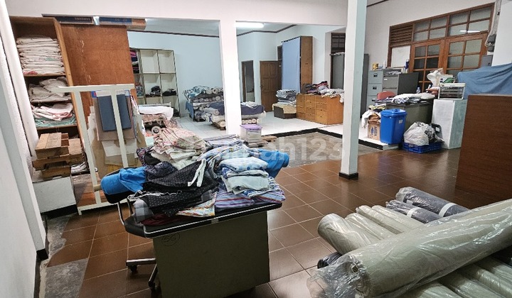 Sewa Rumah Luas Cocok untuk Usaha Mainroad Pahlawan Dekat Gasibu.