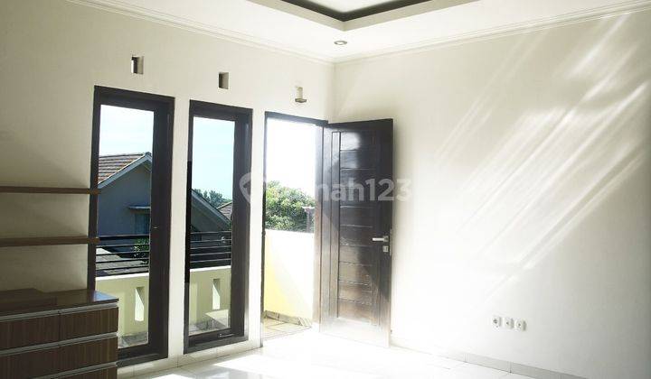 Jual Cepat Rumah Nyaman 2 Lantai Dengan View Indah Kota Bandung  2