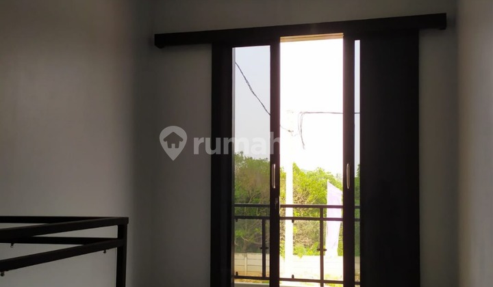 kamar tidur rumah 2 lantai dalam komplek