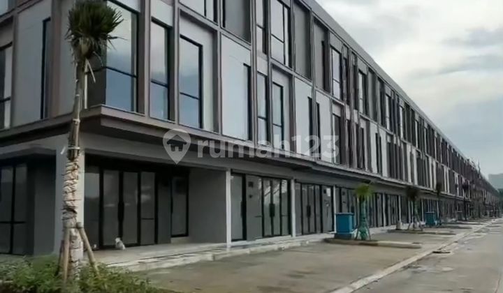 For Rent: Ready-to-Use 3-Story Shophouse Near Meikarta Apartment, Cibatu Toll Access, Deltamas Lippo Cikarang, Bekasi.