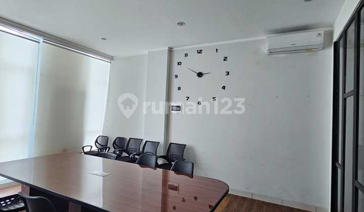 For Sale, 3-Story Shophouse Ready to Use, Flood-Free, Close to Mall, Spacious Parking, Beside Main Road in Burgundy Sumarecon Bekasi. 2