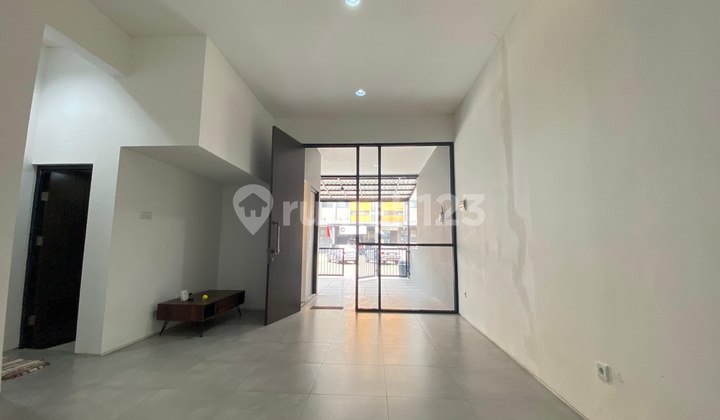 For Rent: Commercial Building Business Space Ready-to-Use 2-Story 4-Bedroom Flood-Free Parking Available 24-Hour Security Toll Access Tambun Near Mall In Garden House Grand Wisata Bekasi 2