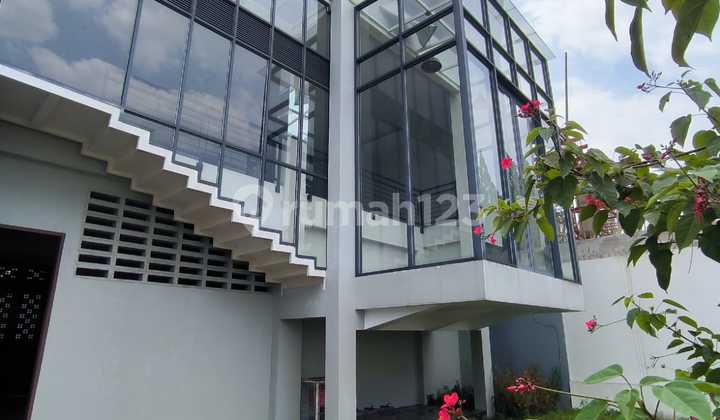 Beautiful Big House in Kota Baru Parahyangan